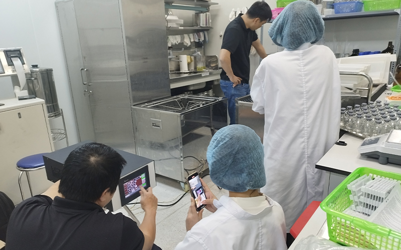 Máy rửa siêu âm dung tích 108 Lít làm sạch dụng cụ phòng thí nghiệm