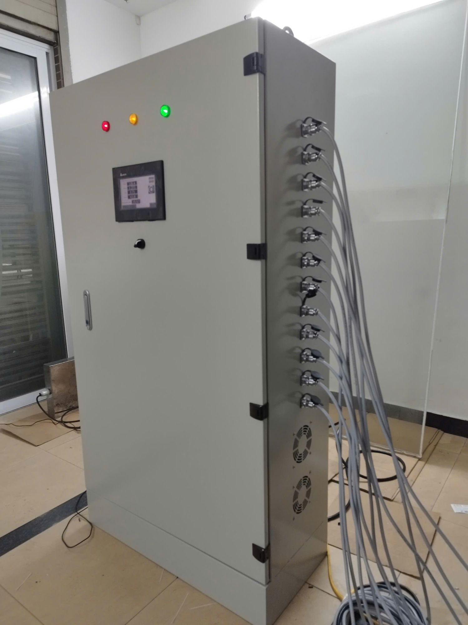 Tủ phát sóng siêu âm công suất 12.960W